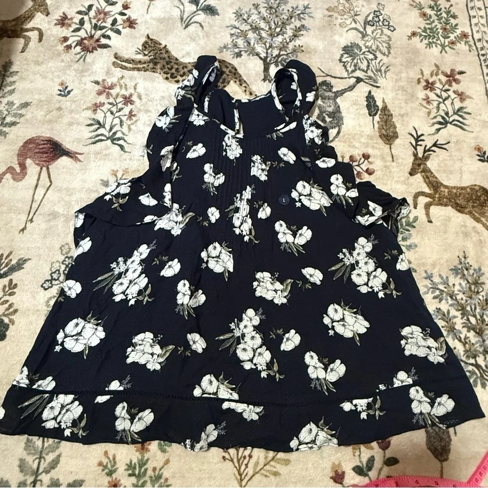Abercrombie & Fitch Floral Sleeveless Top - navy and White L NWT